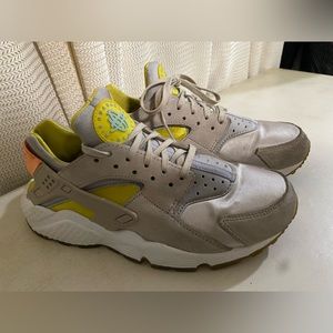 Nike Air Huaraches Run • “Sunset Glow” ☀️